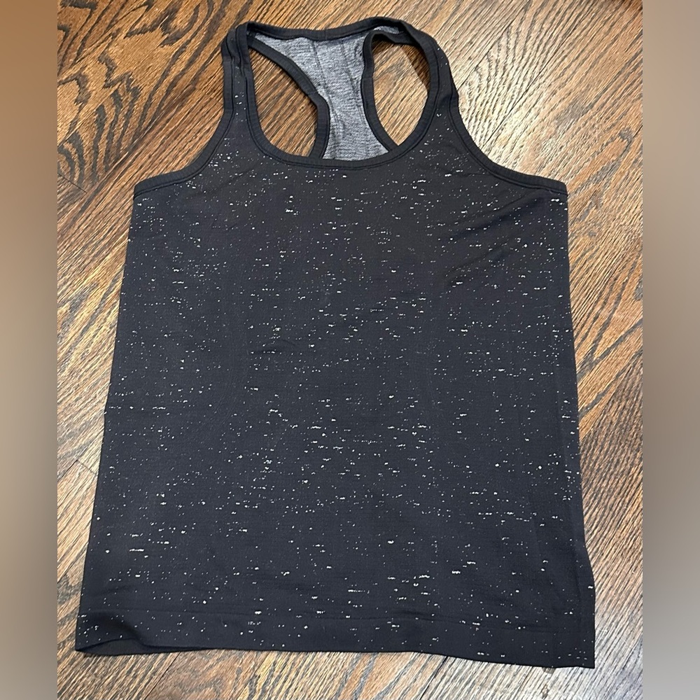 Swiftly Tech Racerback Tank Top black and white size 8.